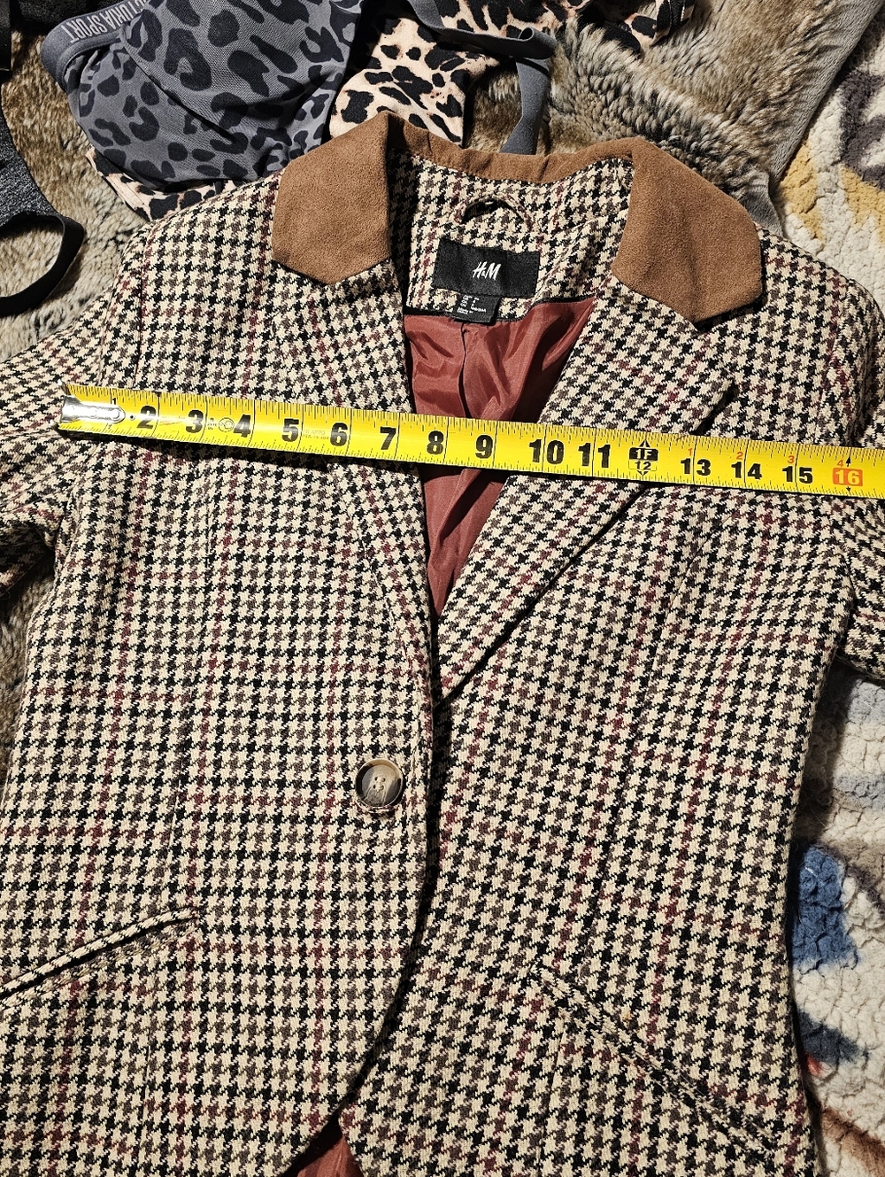 Houndstooth Tailored Blazer with Brown Suede Collar - Picture 16 of 16